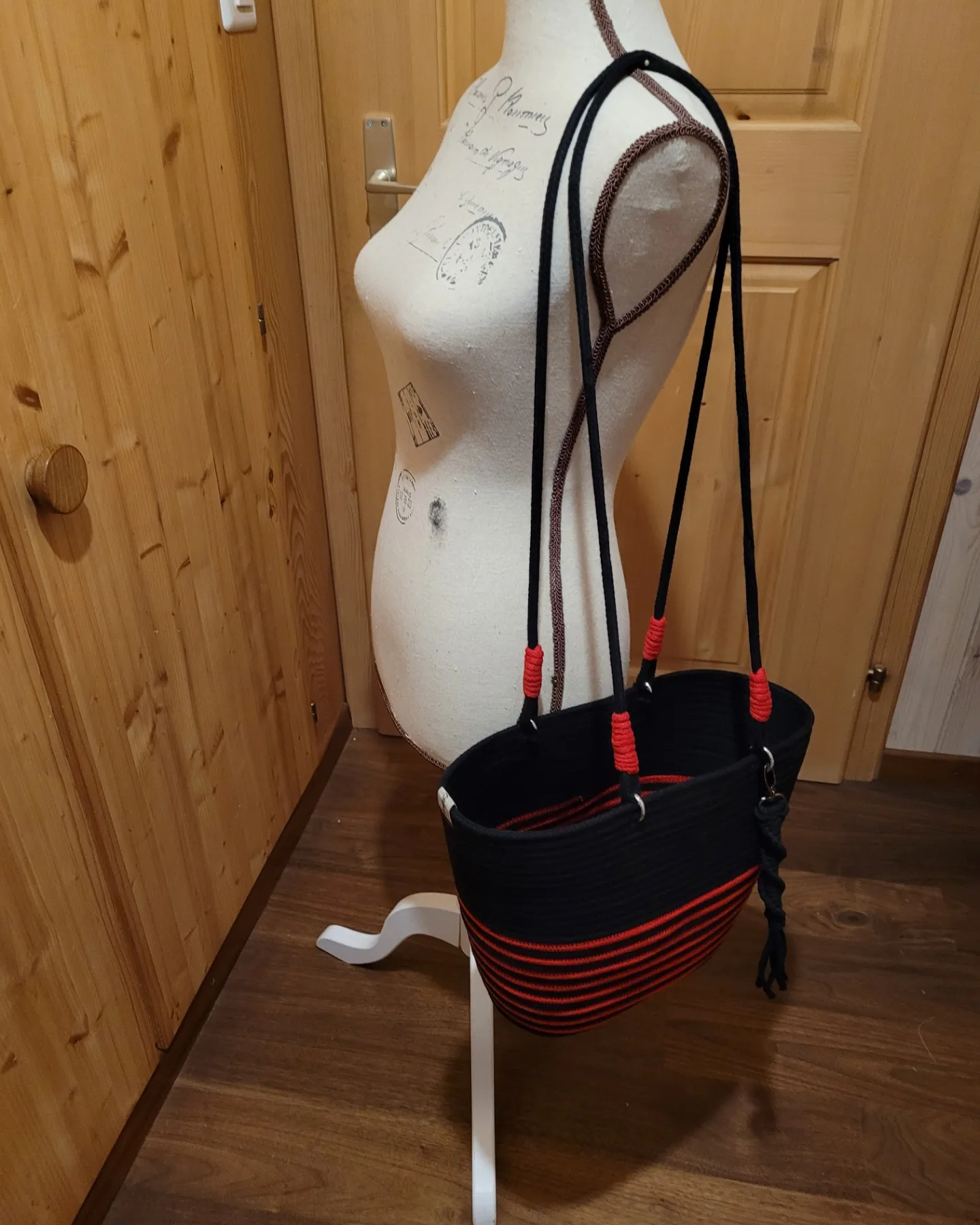 Damentasche aus Baumwollseilen