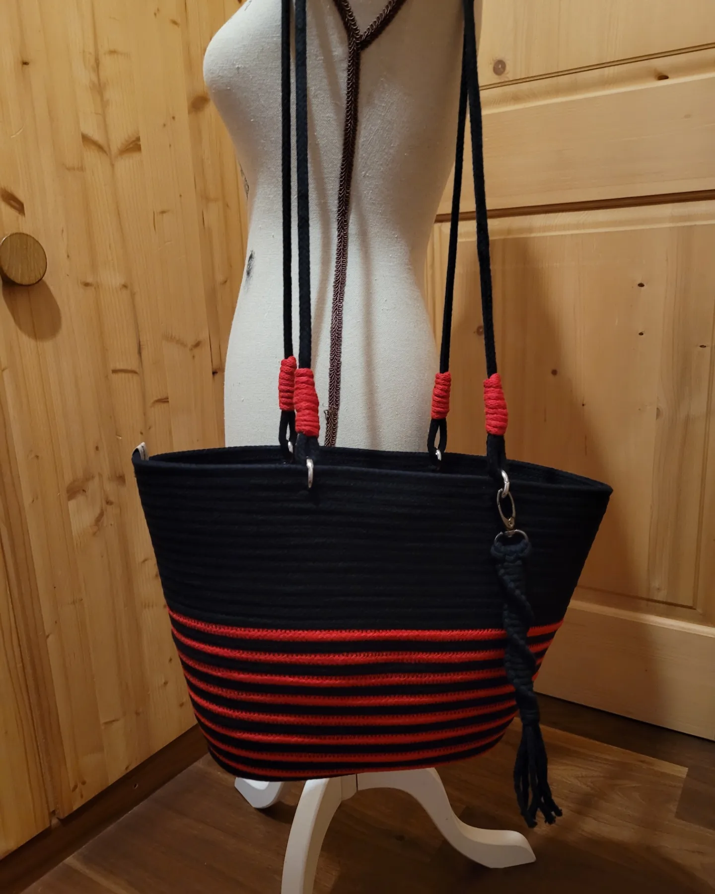 Damentasche aus Baumwollseilen