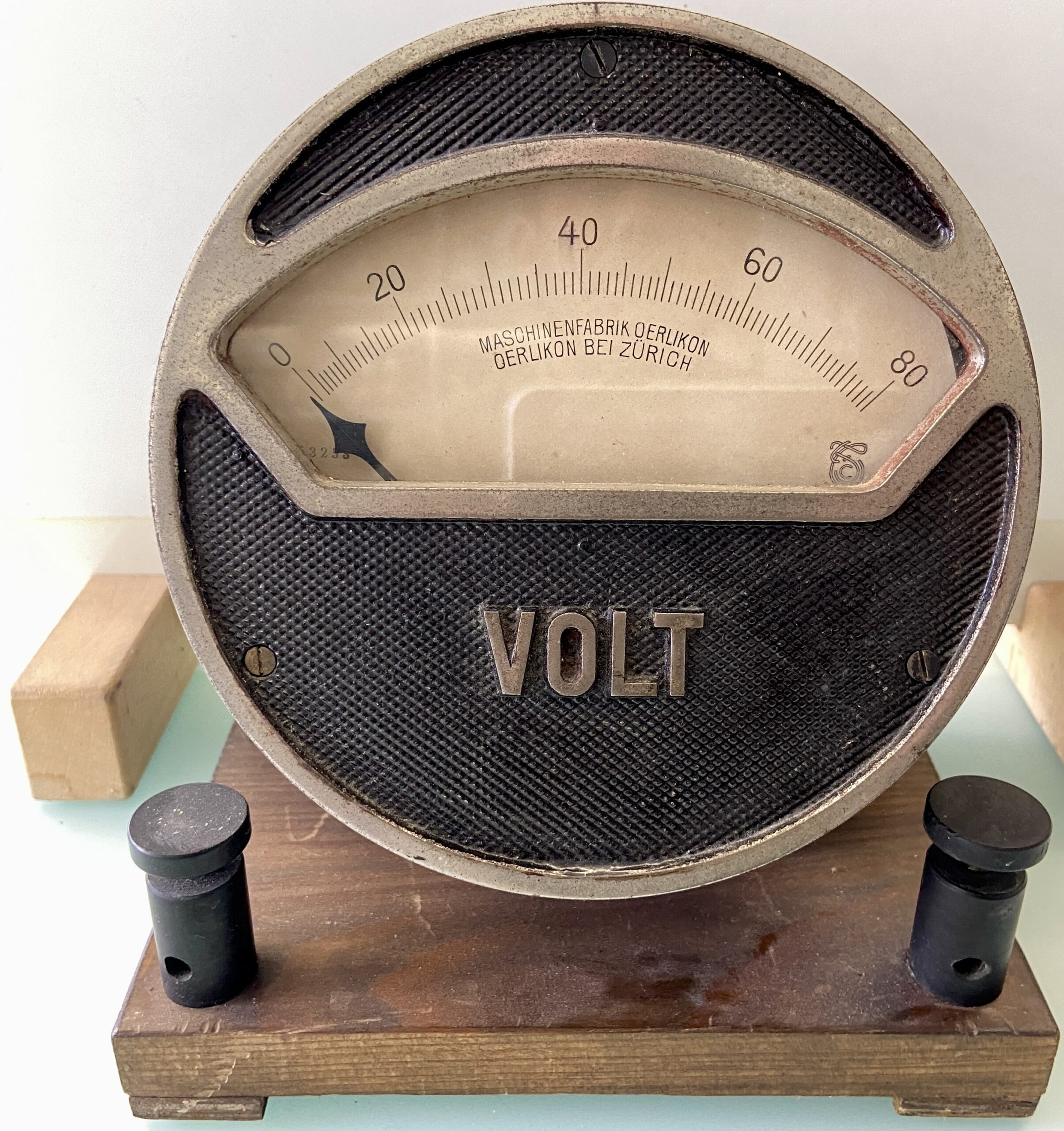 antikes Volt-Meter; Maschinenfabrik OERLIKON BEI ZÜRICH