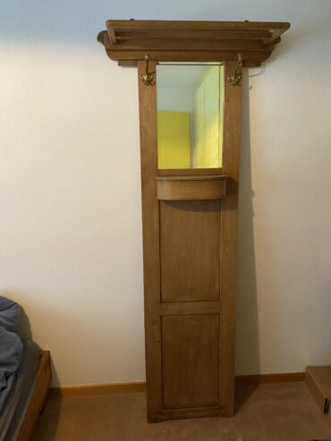 Alte Garderobe
