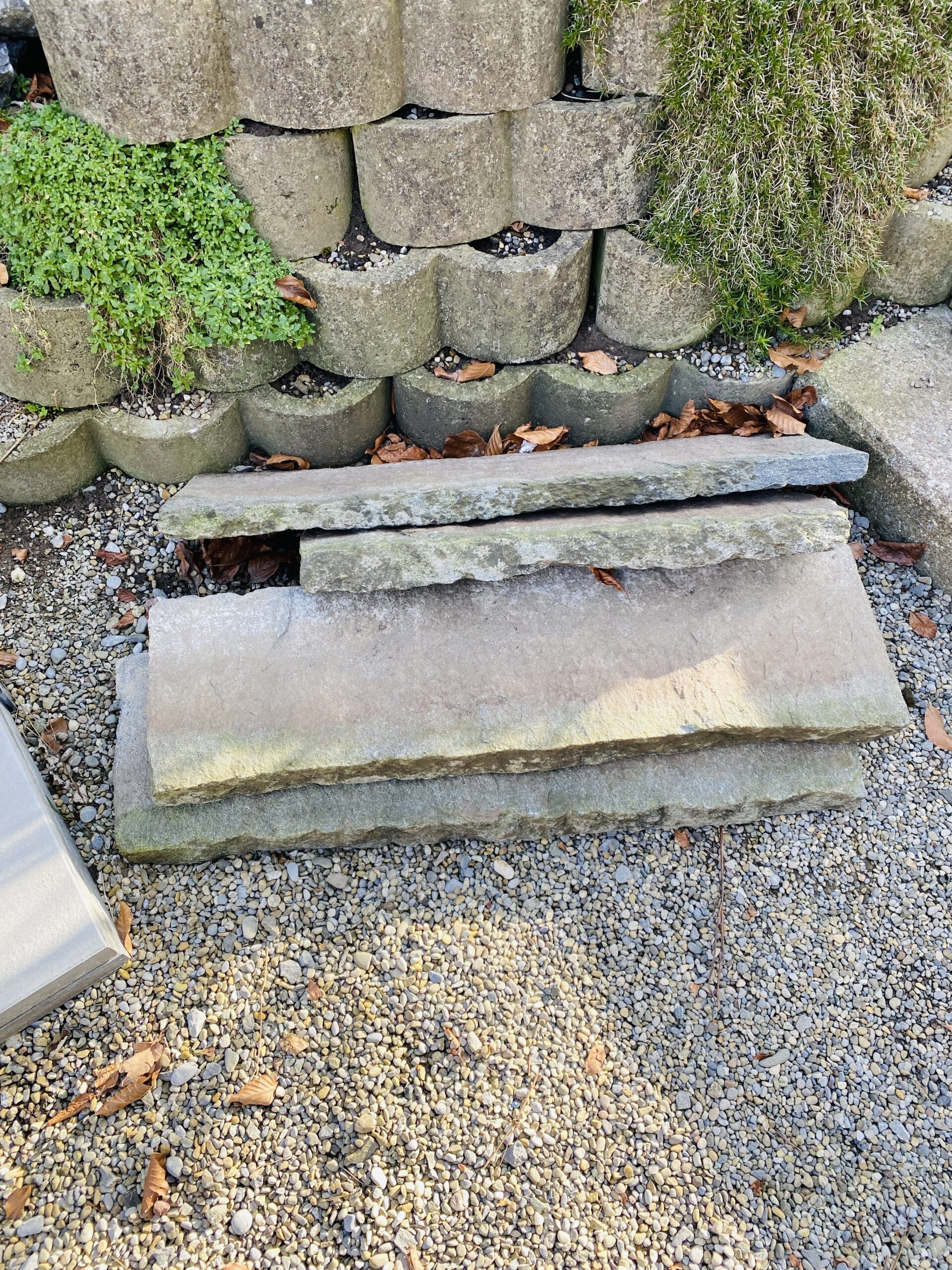 Steinplatten / Wegumrandung